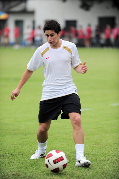 广州队训练开放日；赛后调整名单引欢呼；西甲在即；训练强度明显提升的简单介绍